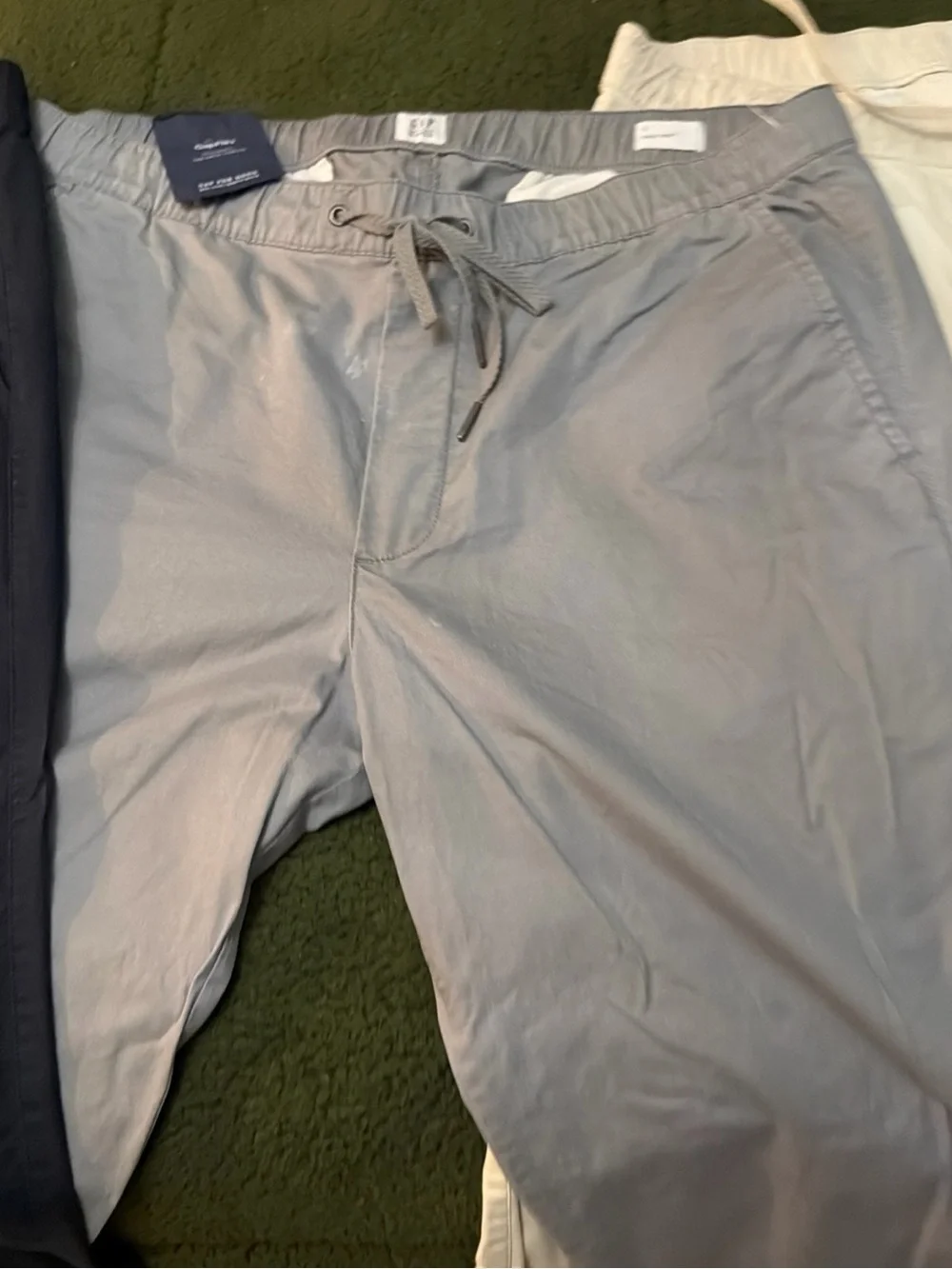 GAP Men's GapFlex Joggers in Light Gray